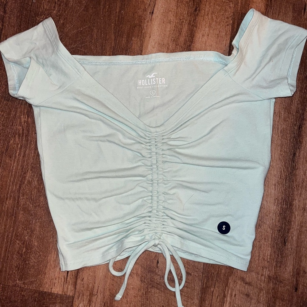 Hollister off-the-shoulder top. Size S.